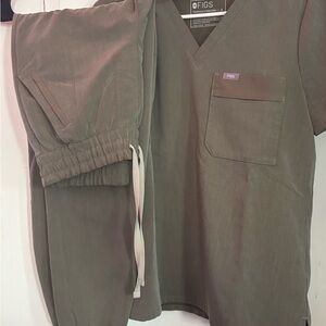 Figs Olive Green Scrub Set